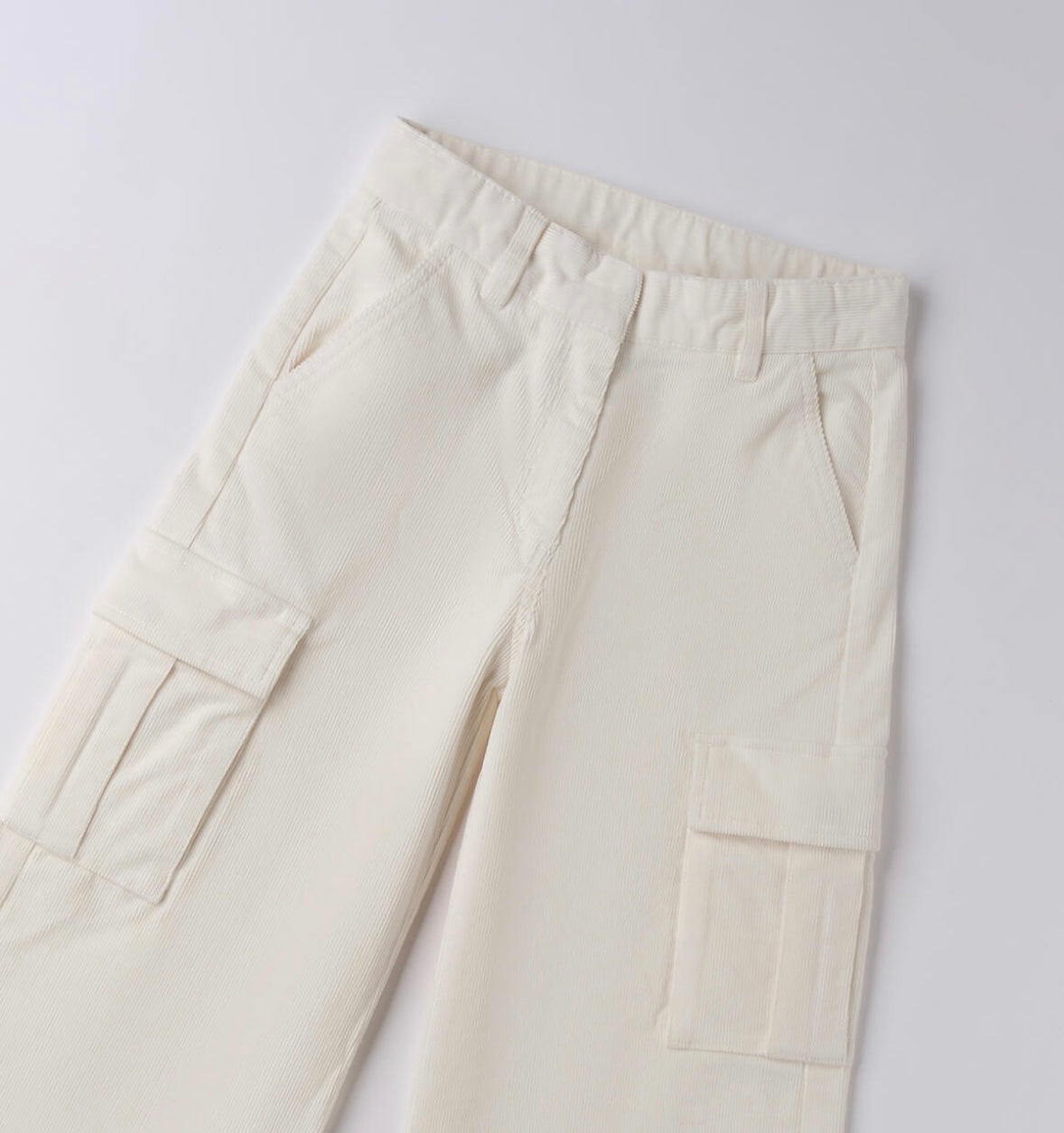 Pantalone in velluto panna con tasche laterali