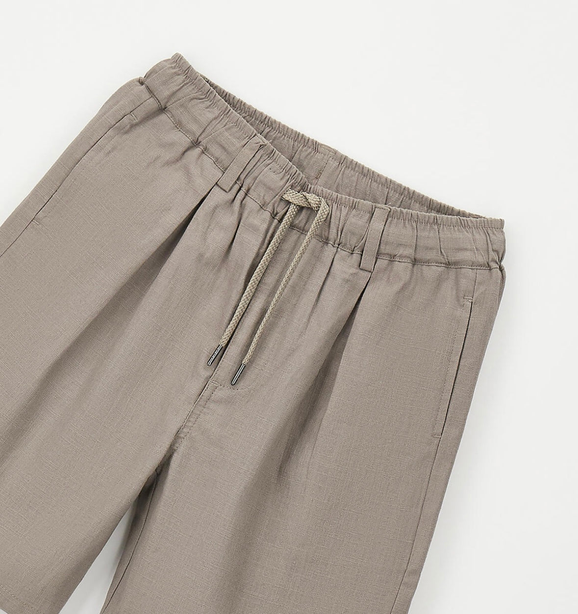 Pantalone corto in lino e cotone color fango