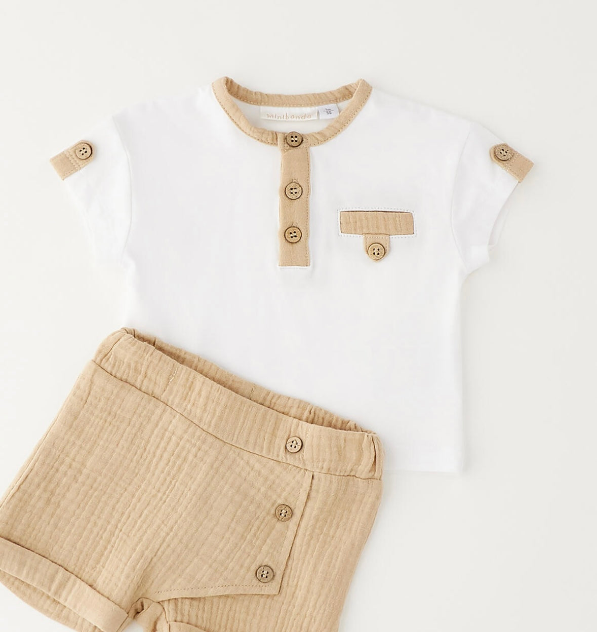 Completo estivo composto da t-shirt e short in muslin