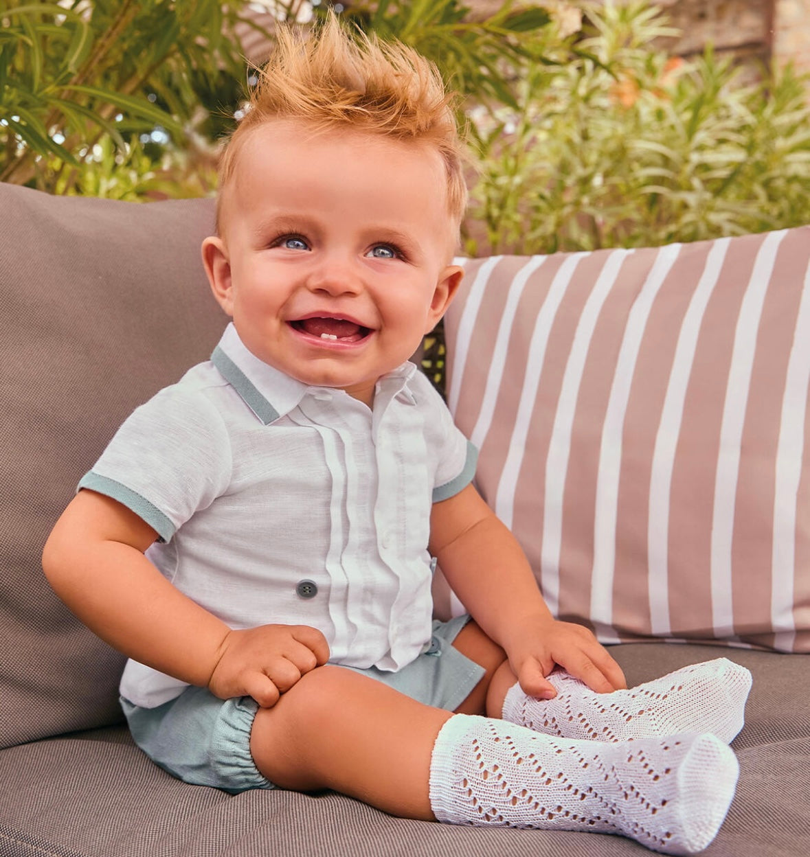 Completo neonato realizzato in lino e cotone in bianco e verde acqua