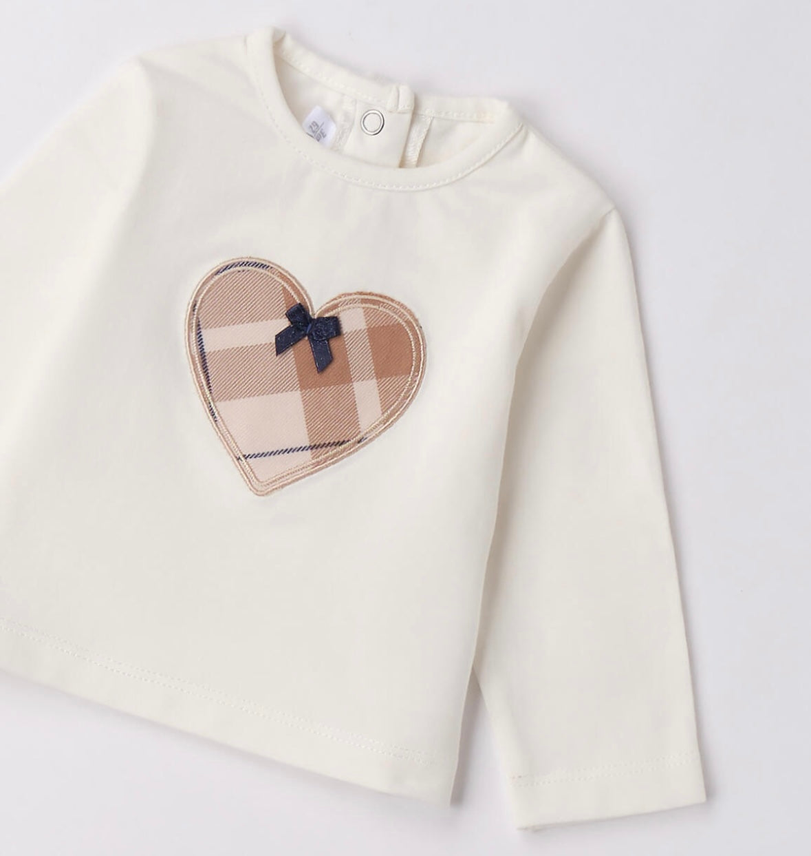 Maglietta per bimba con applicazione cuore sul davanti