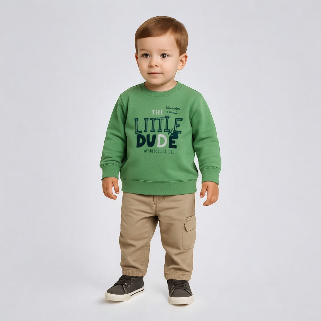 Completo da bambino composto da felpa verde e pantaloni beige