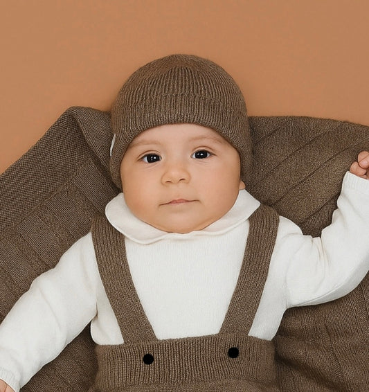 Cappellino in lana merino marrone.