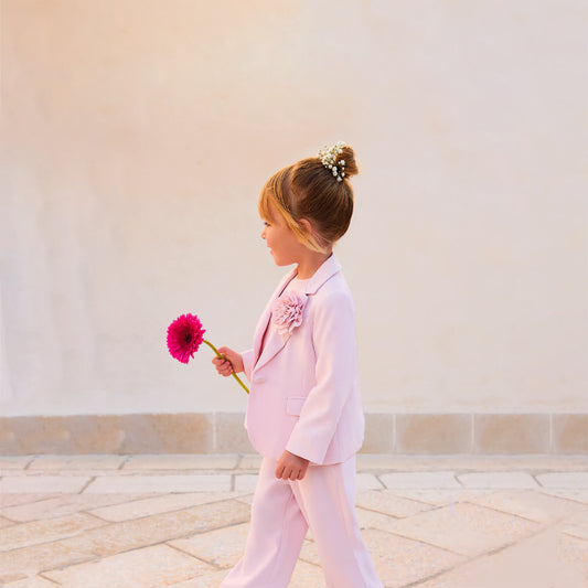 Tailleur bambina nel colore rosa.
