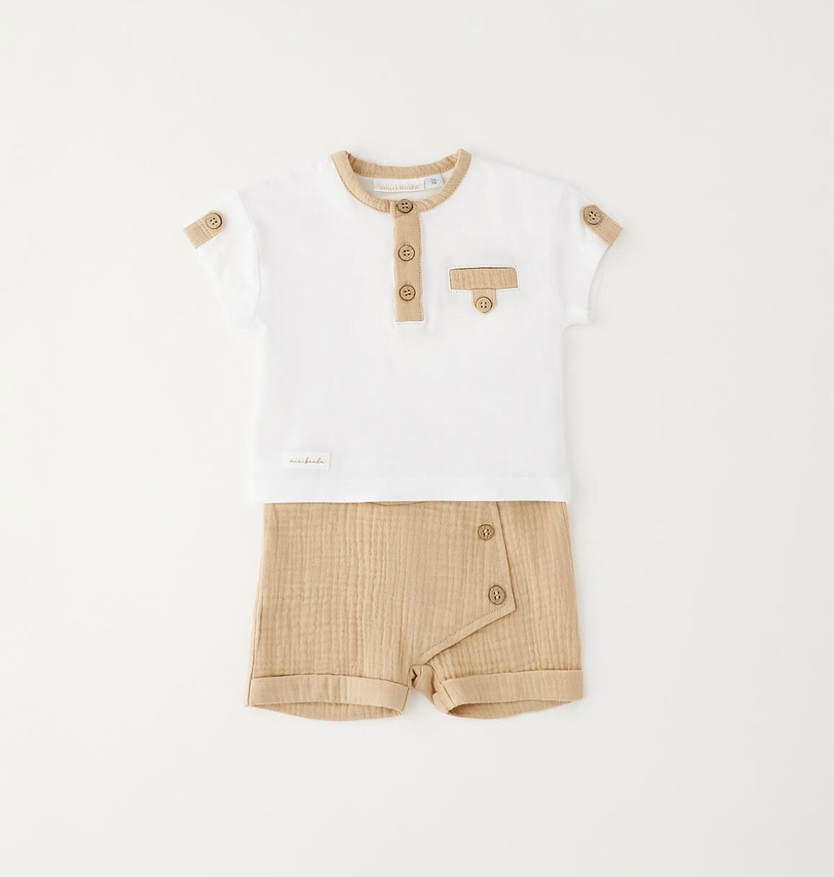 Completo estivo composto da t-shirt e short in muslin