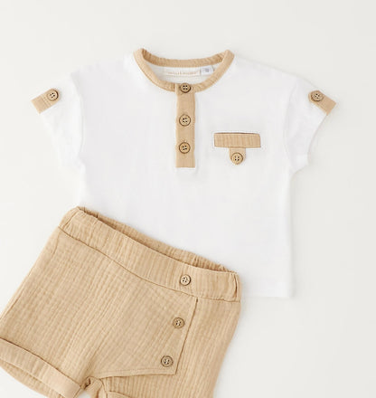 Completo estivo composto da t-shirt e short in muslin