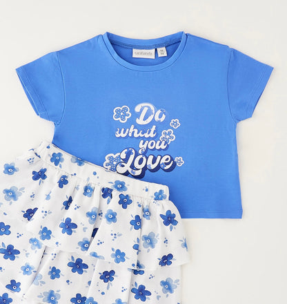 Completo composto da T-shirt e leggings con gonna