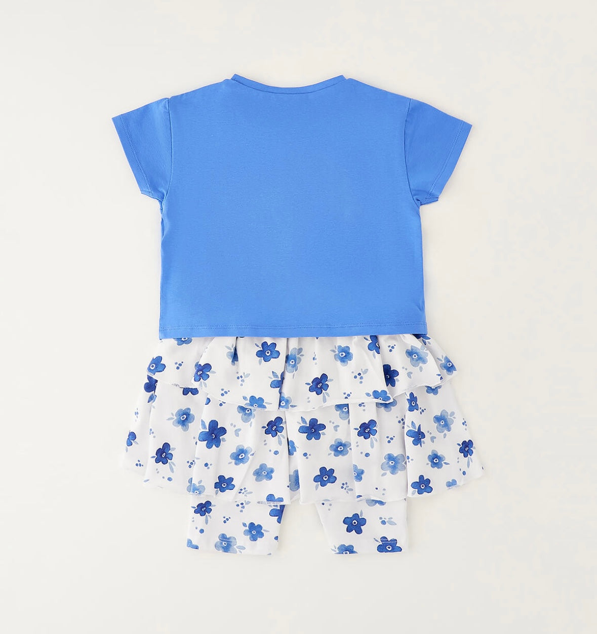 Completo composto da T-shirt e leggings con gonna