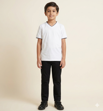 Completo elegante con giacca a righe, t-shirt e pantalone lungo