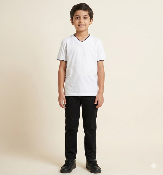 Completo elegante con giacca a righe, t-shirt e pantalone lungo