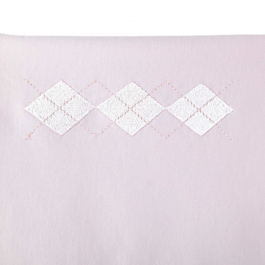 Quadrato in cotone rosa con ricamo rombi bianco