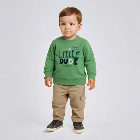 Completo da bambino composto da felpa verde e pantaloni beige