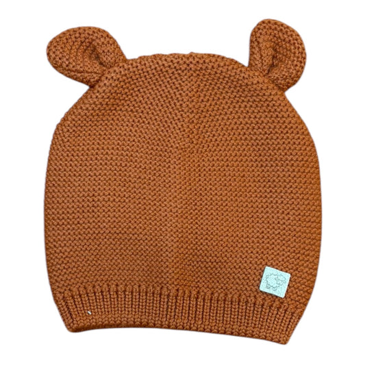 Capellino in lana merino ruggine con orecchie da orsetto.