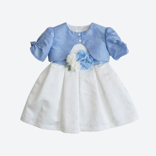 Abito da cerimonia bianco a pieghe con elegante giacchino corto sovrapposto azzurro